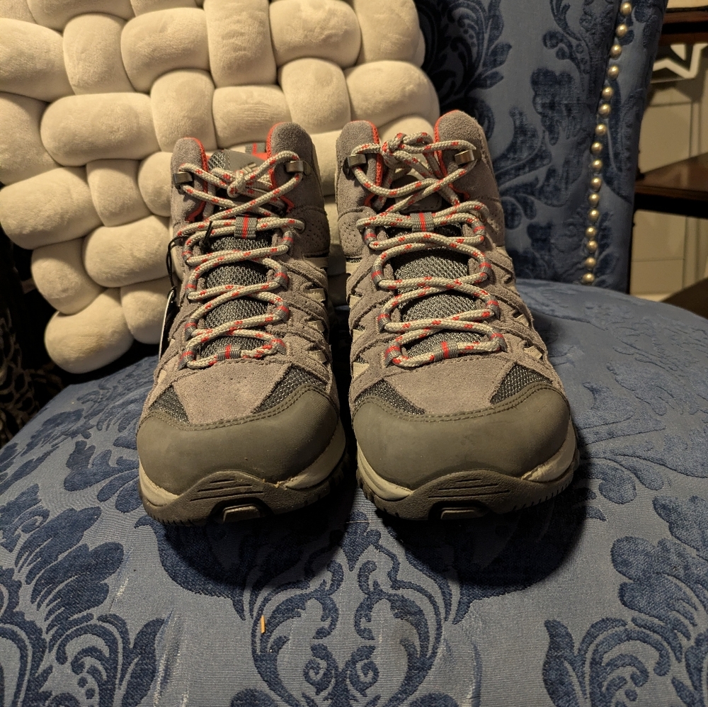 NWT Columbia Crestwood Mid Waterproof Hiking Boot size 7.5/EU 37.5